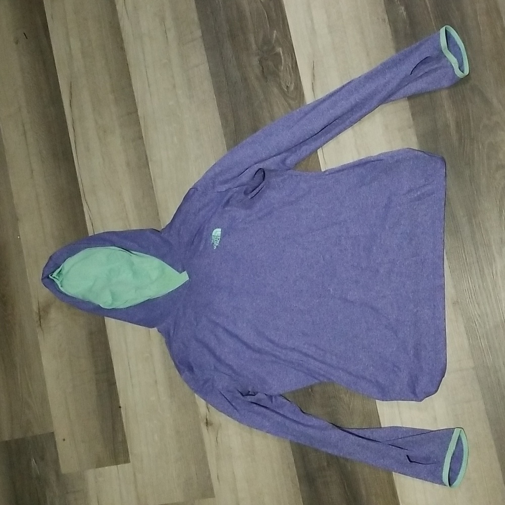 The north face long sleeve size M